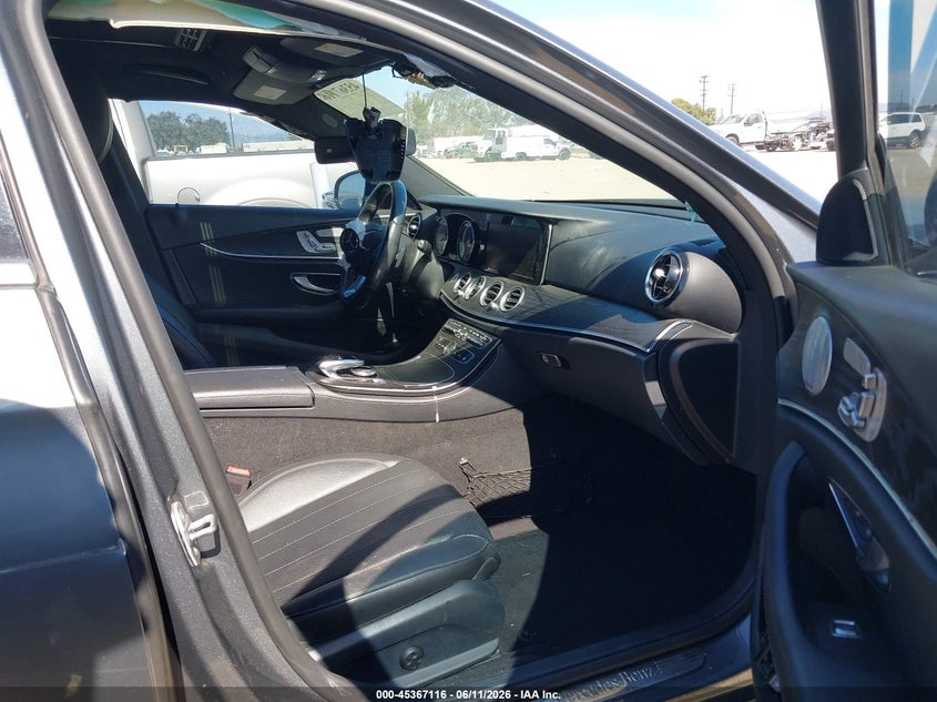 2018 Mercedes-benz VIN WDDZF4JB6JA325511 IAAI salvage auction — RIGHT FRONT, Salvage Title, sold $3,950 on 2026-07-29 (photo 5)