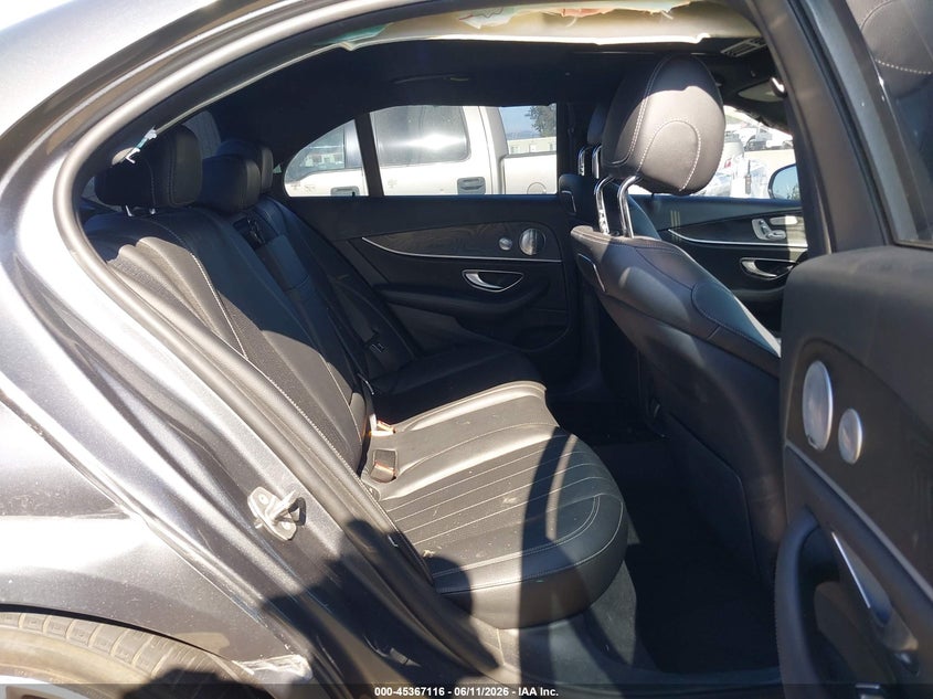 2018 Mercedes-benz VIN WDDZF4JB6JA325511 IAAI salvage auction — RIGHT FRONT, Salvage Title, sold $3,950 on 2026-07-29 (photo 8)
