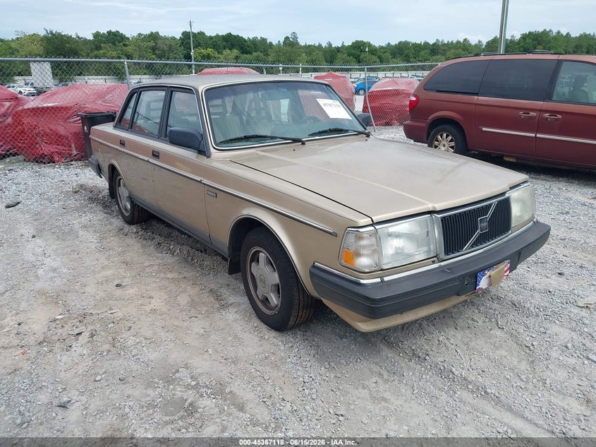 1990 Volvo 240 VIN YV1AA8841L1393541 IAAI salvage auction — NORMAL WEAR, Clear (Florida), sold $300 on 2026-08-06 (photo 1)
