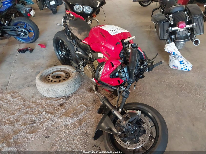 2024 Ducati Streetfighter VIN ZDMFAKWW5RB009152 IAAI salvage auction — FRONT & REAR, Salvage Title, sold $1,550 on 2026-08-11 (photo 1)