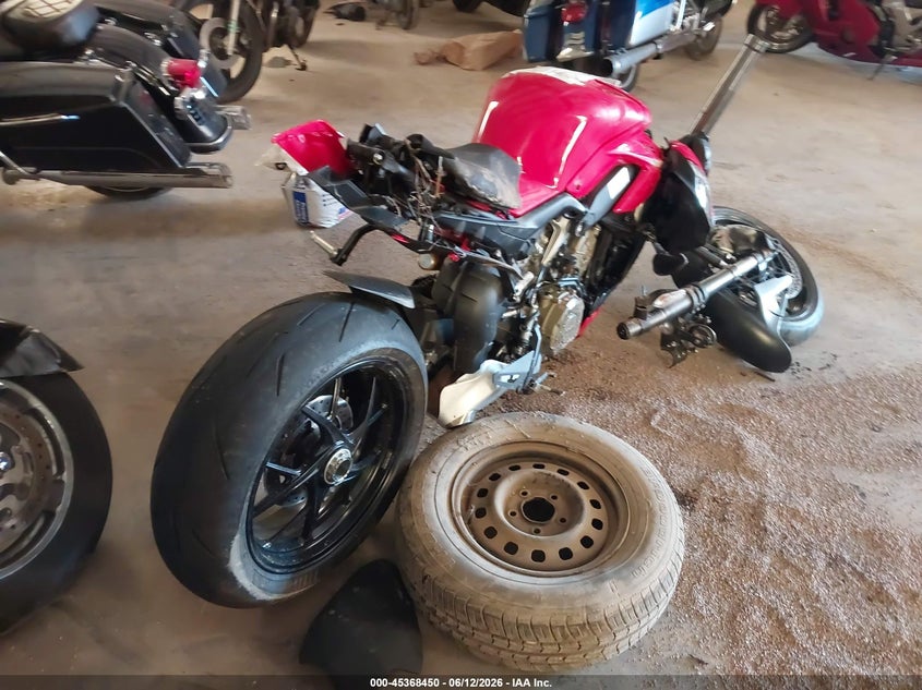 2024 Ducati Streetfighter VIN ZDMFAKWW5RB009152 IAAI salvage auction — FRONT & REAR, Salvage Title, sold $1,550 on 2026-08-11 (photo 4)