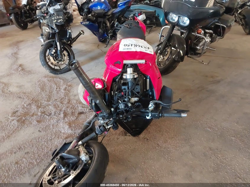 2024 Ducati Streetfighter VIN ZDMFAKWW5RB009152 IAAI salvage auction — FRONT & REAR, Salvage Title, sold $1,550 on 2026-08-11 (photo 5)