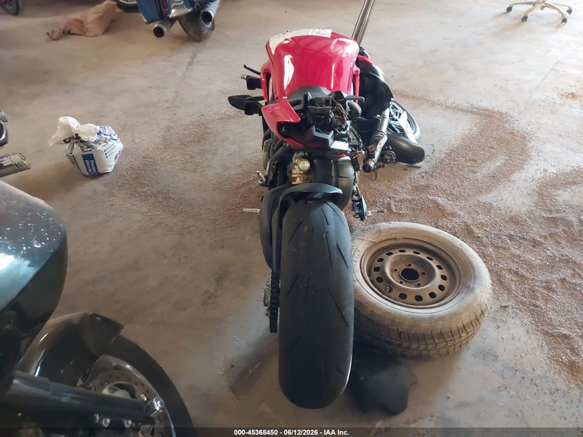 2024 Ducati Streetfighter VIN ZDMFAKWW5RB009152 IAAI salvage auction — FRONT & REAR, Salvage Title, sold $1,550 on 2026-08-11 (photo 6)