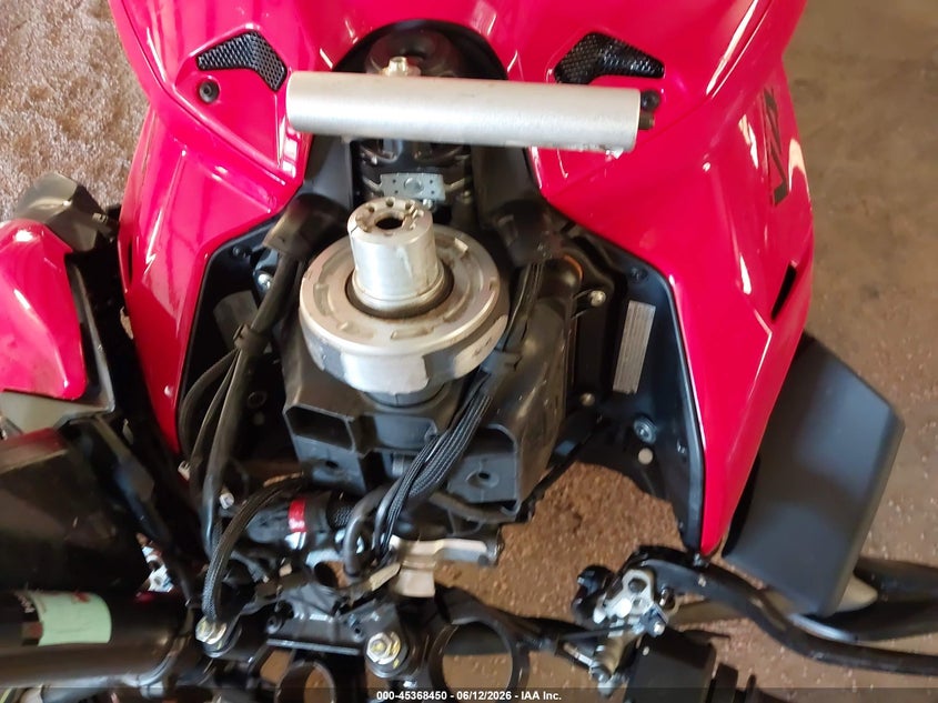 2024 Ducati Streetfighter VIN ZDMFAKWW5RB009152 IAAI salvage auction — FRONT & REAR, Salvage Title, sold $1,550 on 2026-08-11 (photo 7)