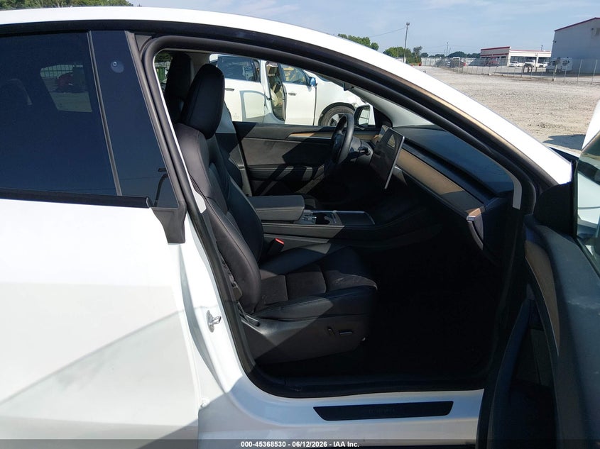 2023 Tesla Model y VIN 7SAYGDEE7PA024656 IAAI salvage auction — RIGHT SIDE, Wait Title, sold $15,725 on 2026-08-28 (photo 5)
