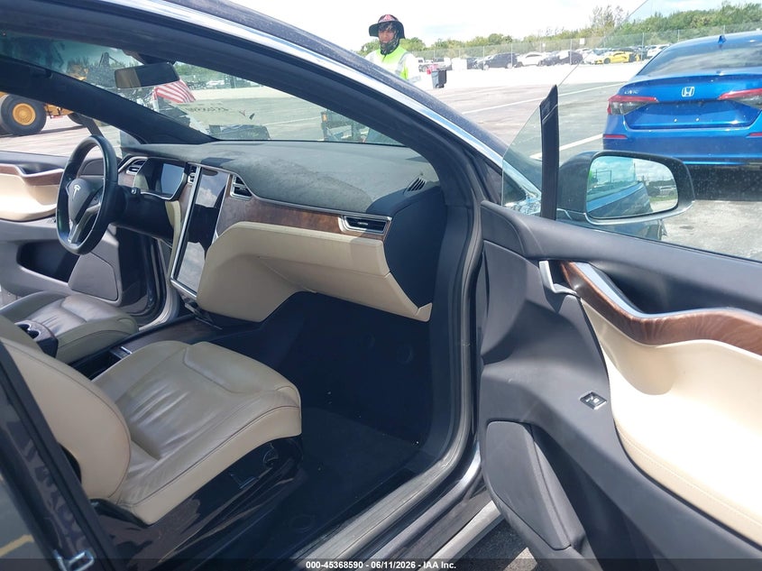 2016 Tesla Model x VIN 5YJXCBE20GF015525 IAAI salvage auction — FRONT END, Rebuildable (Florida), sold $4,800 on 2026-07-09 (photo 5)