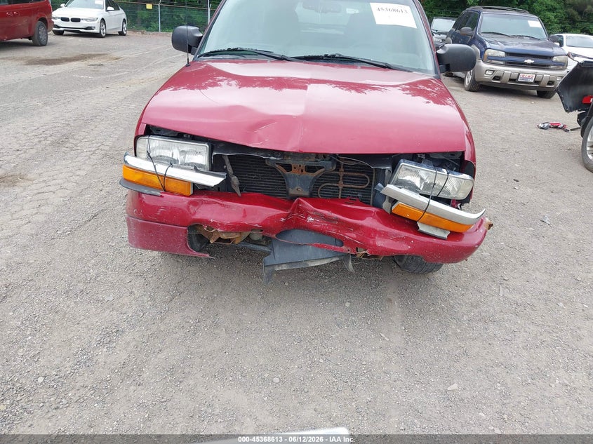 2000 Chevrolet S-10 pickup VIN 1GCCS1955Y8220193 IAAI salvage auction — FRONT END, Salvage (Ohio), sold $275 on 2026-07-06 (photo 6)