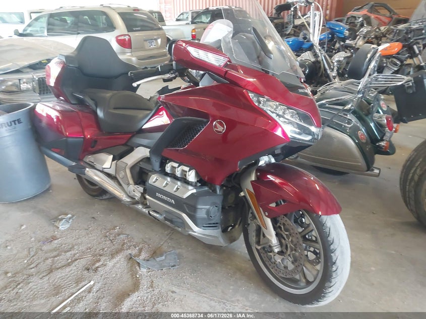 2018 Honda Gl1800c VIN JH2SC7906JK002697 IAAI salvage auction — LEFT & RIGHT, Salvage (Tennessee), sold $8,500 on 2026-07-15 (photo 1)