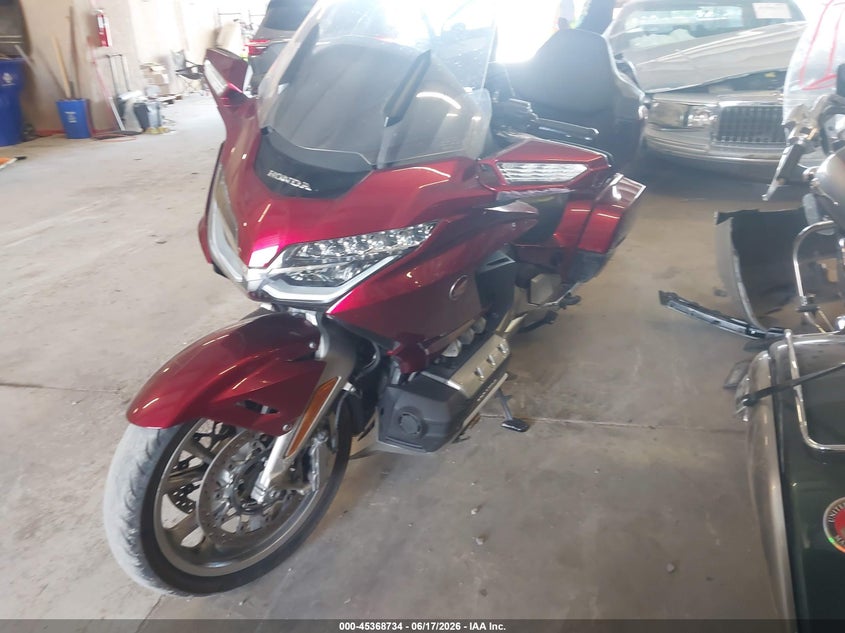 2018 Honda Gl1800c VIN JH2SC7906JK002697 IAAI salvage auction — LEFT & RIGHT, Salvage (Tennessee), sold $8,500 on 2026-07-15 (photo 2)