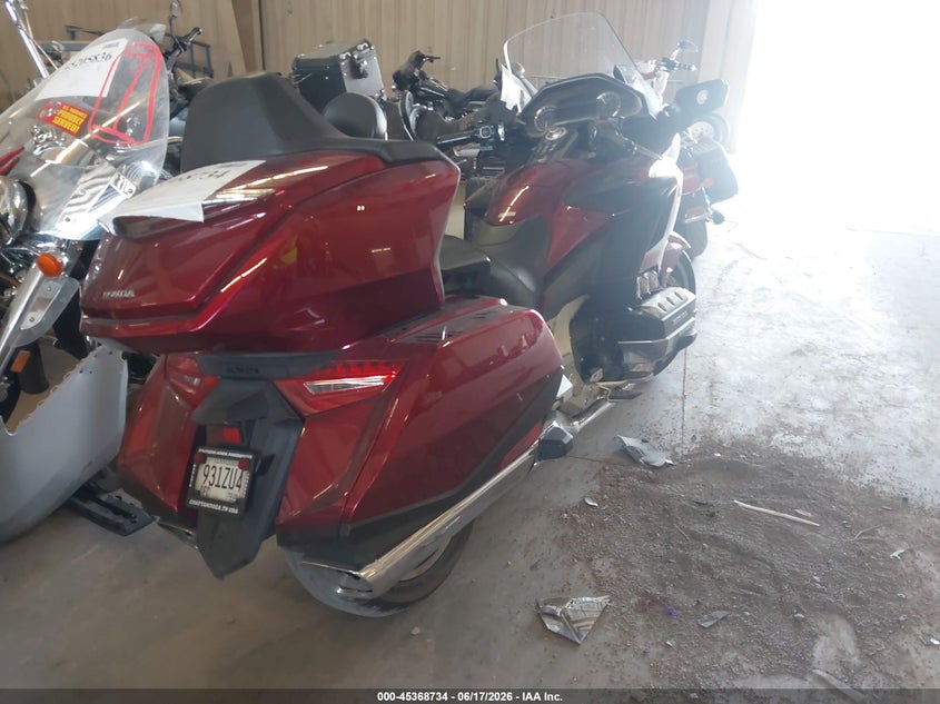 2018 Honda Gl1800c VIN JH2SC7906JK002697 IAAI salvage auction — LEFT & RIGHT, Salvage (Tennessee), sold $8,500 on 2026-07-15 (photo 4)