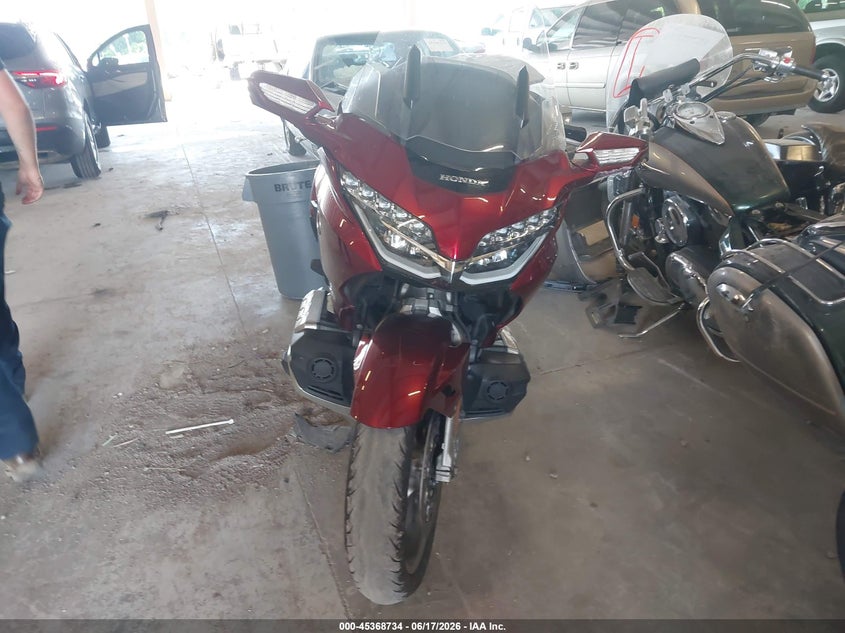 2018 Honda Gl1800c VIN JH2SC7906JK002697 IAAI salvage auction — LEFT & RIGHT, Salvage (Tennessee), sold $8,500 on 2026-07-15 (photo 5)
