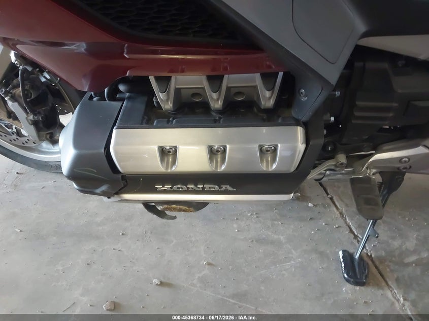 2018 Honda Gl1800c VIN JH2SC7906JK002697 IAAI salvage auction — LEFT & RIGHT, Salvage (Tennessee), sold $8,500 on 2026-07-15 (photo 9)