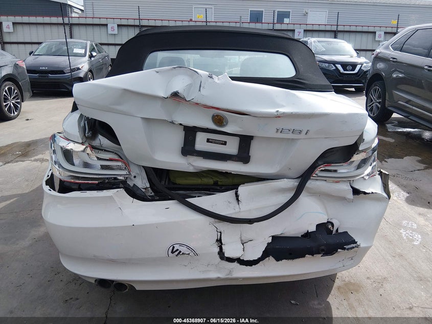 2012 BMW 1er VIN WBAUL7C52CVM83147 IAAI salvage auction — REAR END, Salvage (Texas), sold $900 on 2026-07-07 (photo 6)