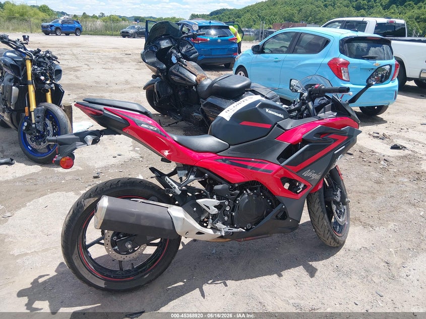 2024 Kawasaki Ninja VIN ML5EXGG12RDA30001 IAAI salvage auction — SIDE, Salvage (Ohio), sold $825 on 2026-07-28 (photo 4)