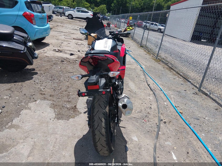2024 Kawasaki Ninja VIN ML5EXGG12RDA30001 IAAI salvage auction — SIDE, Salvage (Ohio), sold $825 on 2026-07-28 (photo 6)