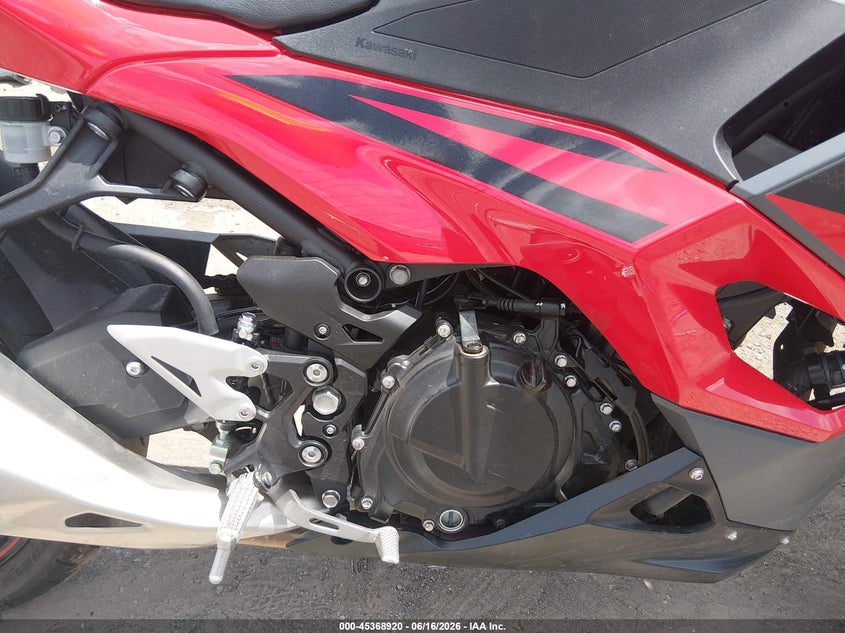 2024 Kawasaki Ninja VIN ML5EXGG12RDA30001 IAAI salvage auction — SIDE, Salvage (Ohio), sold $825 on 2026-07-28 (photo 8)