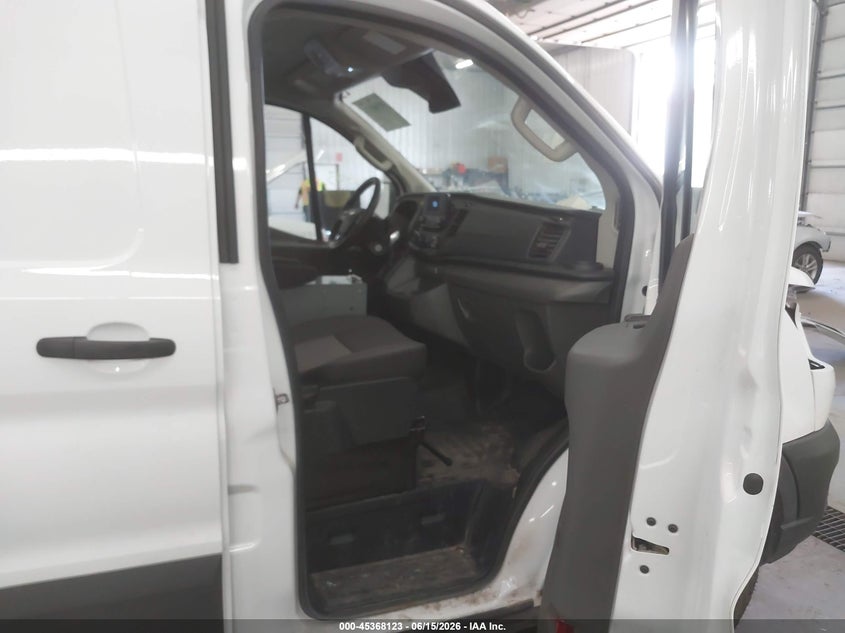 2022 Ford Transit-250 VIN 1FTBR2Y82NKA62189 IAAI salvage auction — FRONT END, Clear (Wisconsin), sold $11,300 on 2026-07-28 (photo 5)