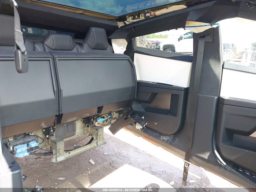 2024 Tesla Cybertruck VIN 7G2CEHEE2RA016209 IAAI salvage auction — ALL OVER, Salvage Title, sold $16,600 on 2026-09-03 (photo 8)