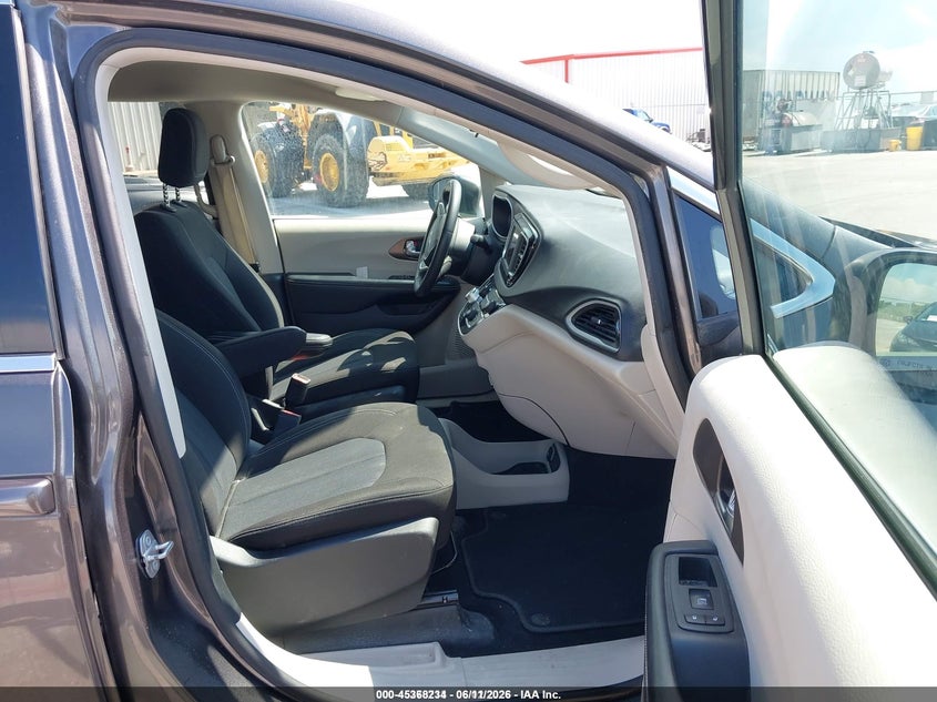 2022 Chrysler Voyager VIN 2C4RC1CG0NR131083 IAAI salvage auction — NORMAL WEAR, Sf97 (Texas), sold $14,575 on 2026-08-04 (photo 5)