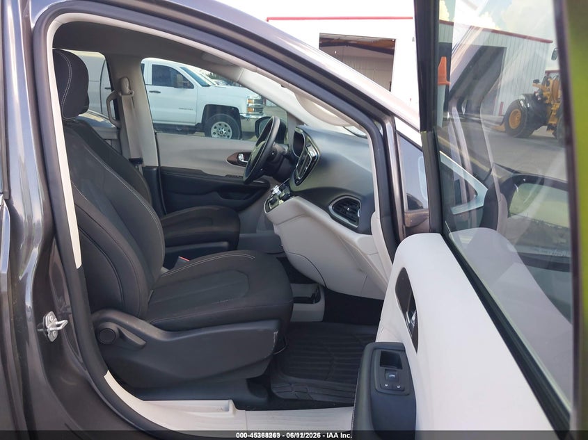 2020 Chrysler Voyager VIN 2C4RC1AGXLR181764 IAAI salvage auction — NORMAL WEAR, Sf97 (Texas), sold $10,150 on 2026-08-04 (photo 5)