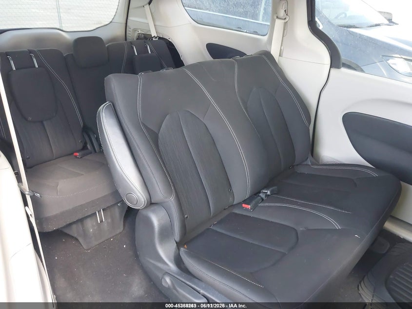 2020 Chrysler Voyager VIN 2C4RC1AGXLR181764 IAAI salvage auction — NORMAL WEAR, Sf97 (Texas), sold $10,150 on 2026-08-04 (photo 8)