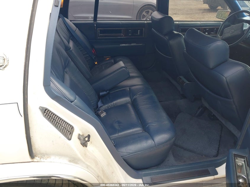 1993 Cadillac De ville VIN 1G6CD53B2P4287343 IAAI salvage auction — NORMAL WEAR, Clear (Florida), sold $325 on 2026-07-08 (photo 8)