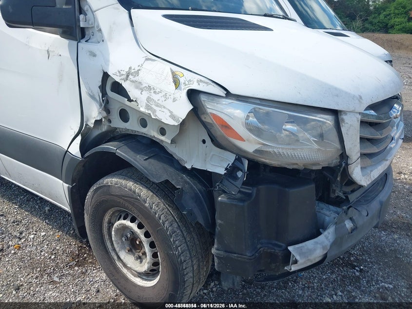 2019 Freightliner Sprinter 2500 VIN WDRPF1CD5KT007299 IAAI salvage auction — FRONT & REAR, Clear (Texas), sold $4,100 on 2026-07-08 (photo 6)