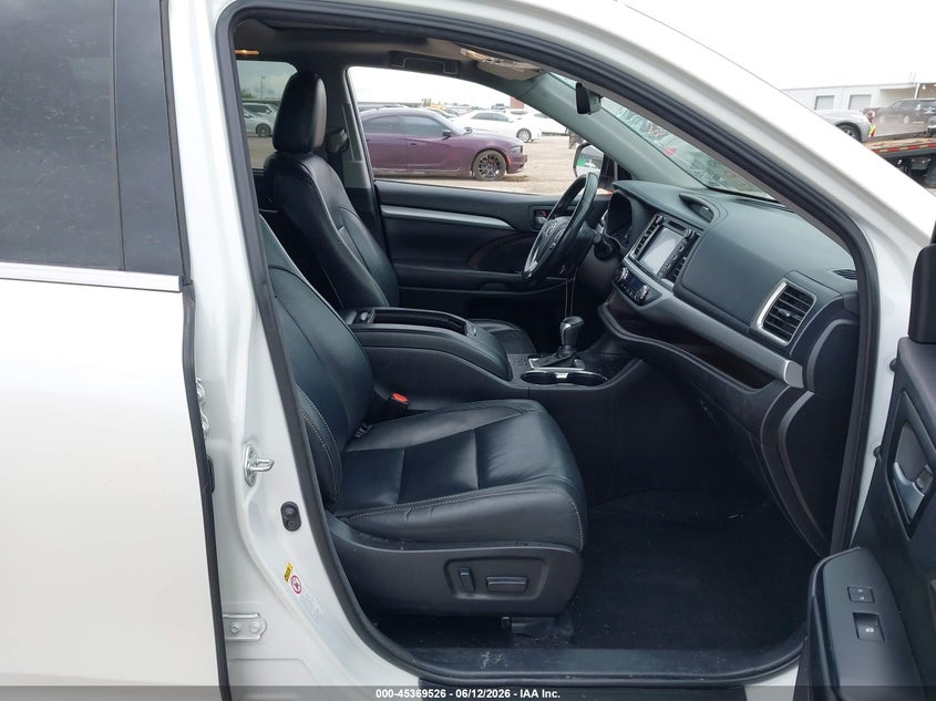 2017 Toyota Highlander VIN 5TDKZRFH7HS520155 IAAI salvage auction — HAIL, Original (Texas), sold $10,275 on 2026-07-15 (photo 5)