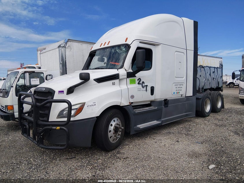 2022 Freightliner New cascadia 126 VIN 3AKJHHDR4NSNF2068 IAAI salvage auction — SIDE, Salvage (Illinois), sold $15,000 on 2026-07-22 (photo 2)
