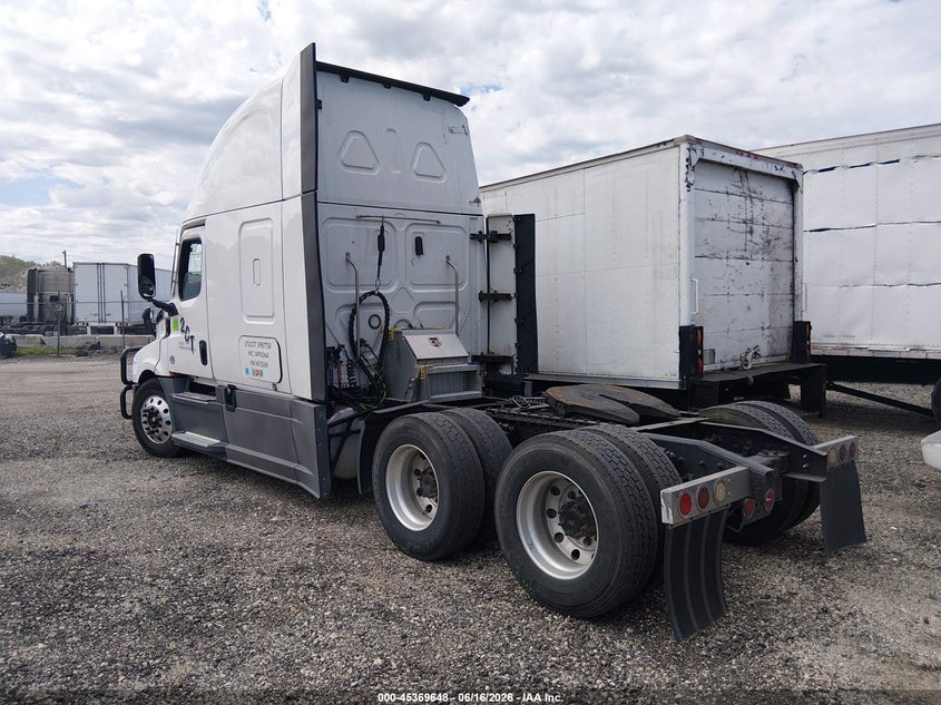 2022 Freightliner New cascadia 126 VIN 3AKJHHDR4NSNF2068 IAAI salvage auction — SIDE, Salvage (Illinois), sold $15,000 on 2026-07-22 (photo 3)