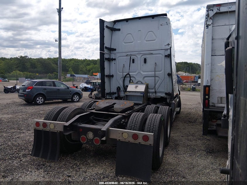2022 Freightliner New cascadia 126 VIN 3AKJHHDR4NSNF2068 IAAI salvage auction — SIDE, Salvage (Illinois), sold $15,000 on 2026-07-22 (photo 4)