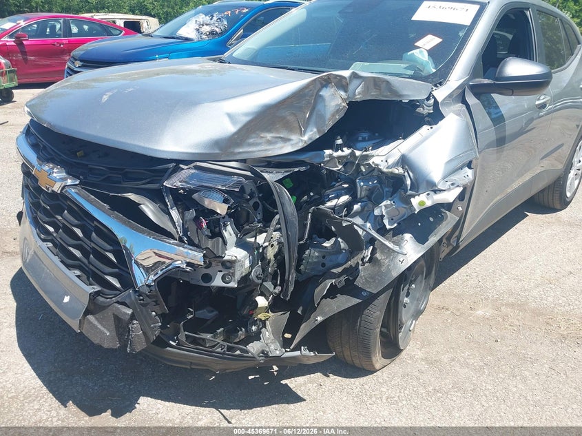 2025 Chevrolet Trax VIN KL77LFEP7SC129768 IAAI salvage auction — LEFT FRONT, Salvage (Ohio), sold $3,250 on 2026-07-28 (photo 6)