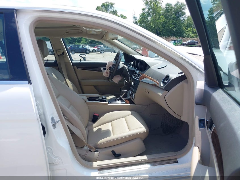 2014 Mercedes-benz C-klasse VIN WDDGF8AB6EG250780 IAAI salvage auction — FRONT END, Salvage - Greater Than 75% (Maryland), sold $700 on 2026-07-11 (photo 5)