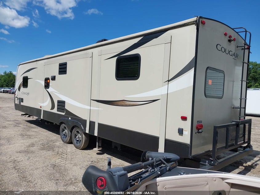 2019 Keystone Cougar VIN 4YDT34T25KV503566 IAAI salvage auction — BIOHAZARD/CHEMICAL, Wait Title, sold $5,600 on 2026-09-08 (photo 3)