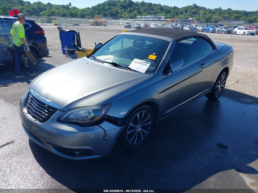 2013 Chrysler 200 VIN 1C3BCBGG1DN739227 IAAI salvage auction — REAR END, Salvage (Missouri), sold $575 on 2026-07-28 (photo 2)