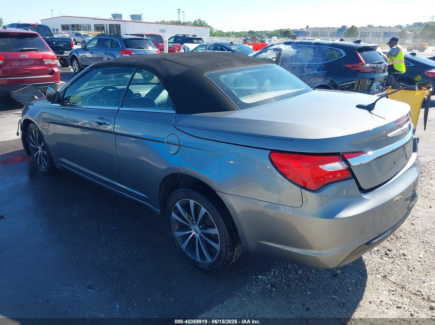 2013 Chrysler 200 VIN 1C3BCBGG1DN739227 IAAI salvage auction — REAR END, Salvage (Missouri), sold $575 on 2026-07-28 (photo 3)