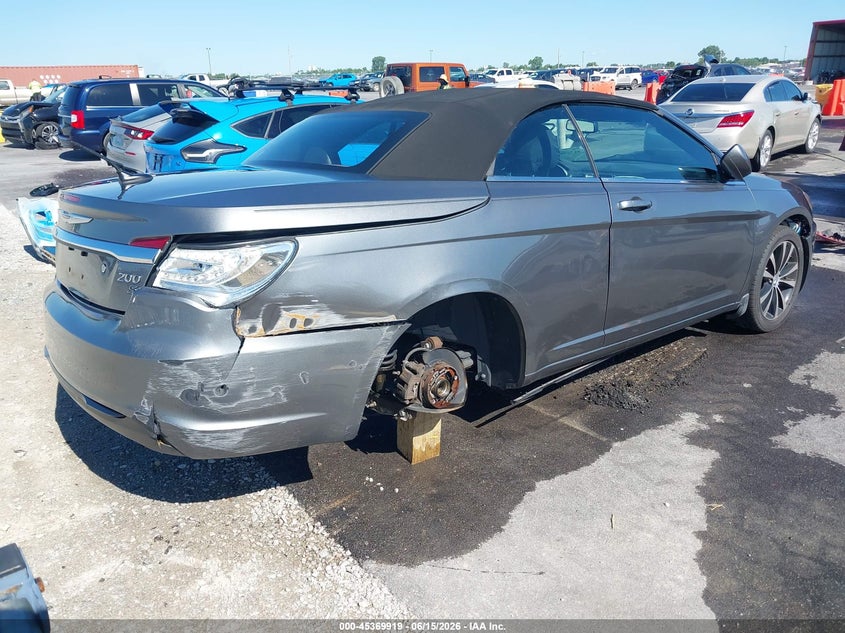 2013 Chrysler 200 VIN 1C3BCBGG1DN739227 IAAI salvage auction — REAR END, Salvage (Missouri), sold $575 on 2026-07-28 (photo 4)