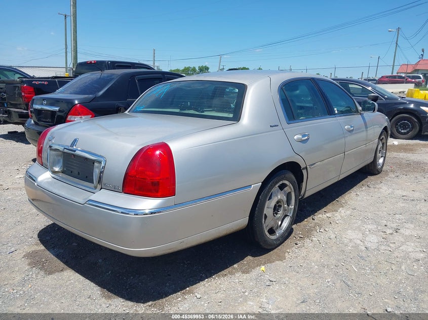 2007 Lincoln TOWN CAR VIN 1LNHM81V97Y629103 IAAI salvage auction — NORMAL WEAR, Clear (Tennessee), sold $525 on 2026-07-09 (photo 4)