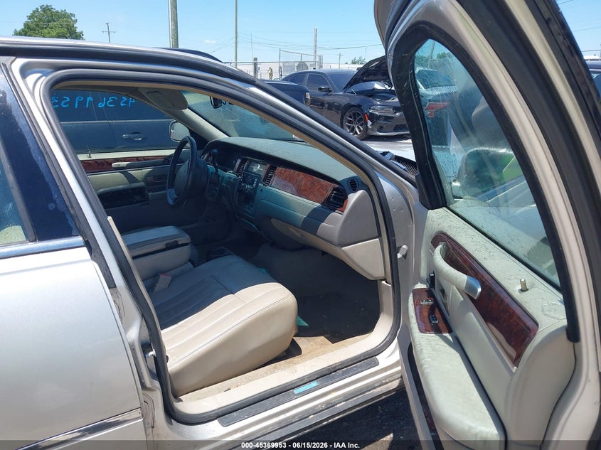 2007 Lincoln TOWN CAR VIN 1LNHM81V97Y629103 IAAI salvage auction — NORMAL WEAR, Clear (Tennessee), sold $525 on 2026-07-09 (photo 5)