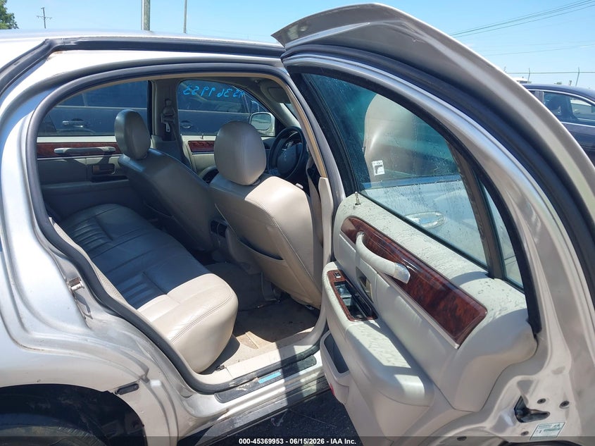 2007 Lincoln TOWN CAR VIN 1LNHM81V97Y629103 IAAI salvage auction — NORMAL WEAR, Clear (Tennessee), sold $525 on 2026-07-09 (photo 8)