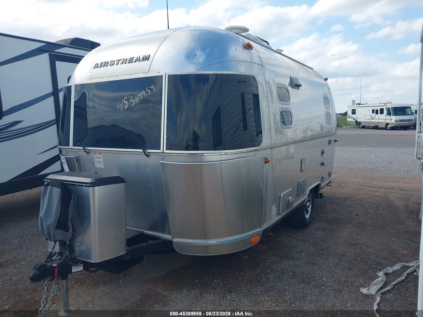2020 Airstream Other VIN 1STCMAA15LJ550549 IAAI salvage auction — HAIL, Clear (Oklahoma), sold $27,750 on 2026-09-10 (photo 2)