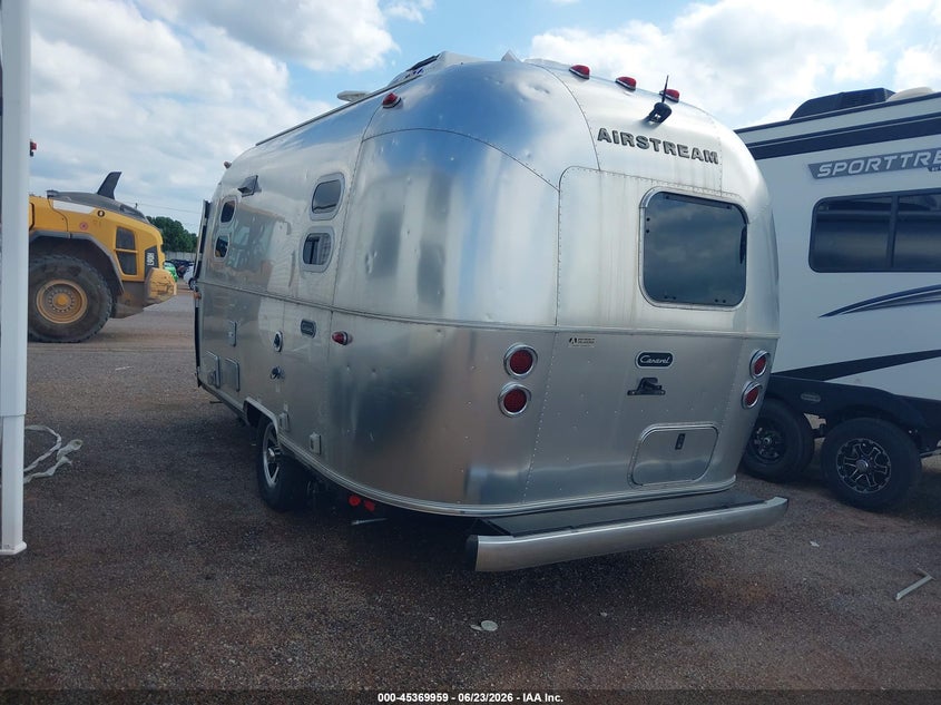 2020 Airstream Other VIN 1STCMAA15LJ550549 IAAI salvage auction — HAIL, Clear (Oklahoma), sold $27,750 on 2026-09-10 (photo 3)