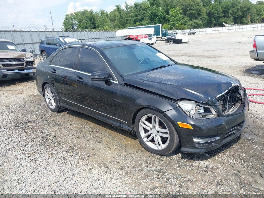 2013 Mercedes-benz C-klasse VIN WDDGF8AB4DR285532 IAAI salvage auction — FRONT END, Salvage Title, sold $2,175 on 2026-08-19 (photo 1)