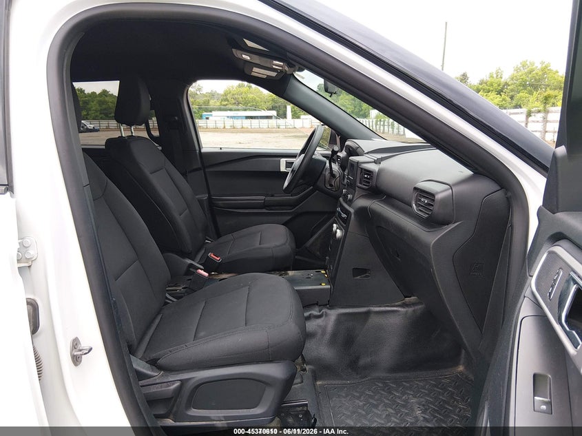 2020 Ford Police interceptor utility VIN 1FM5K8AB0LGC68410 IAAI salvage auction — NORMAL WEAR, Sf97 (Tennessee), sold $8,000 on 2026-08-12 (photo 5)