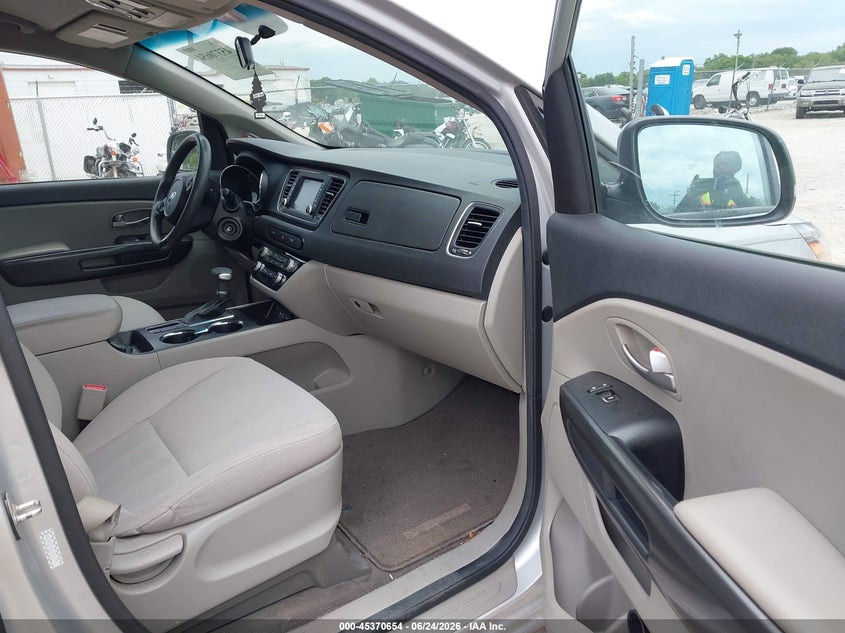 2019 Kia SEDONA VIN KNDMB5C13K6541279 IAAI salvage auction — REAR END, Salvage (Illinois), sold $25 on 2026-07-21 (photo 5)