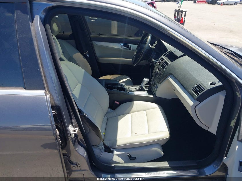 2011 Mercedes-benz C class VIN WDDGF5EBXBR172920 IAAI salvage auction — NORMAL WEAR, App For Dup Clear (California), sold $300 on 2026-07-30 (photo 5)