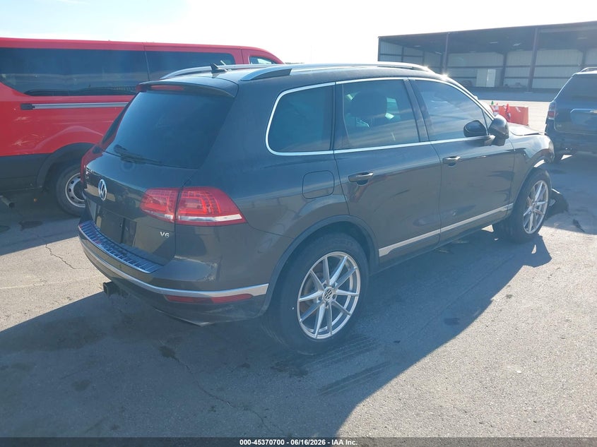 2016 Volkswagen Touareg VIN WVGEF9BP3GD008174 IAAI salvage auction — FRONT END, Clear (Indiana), sold $975 on 2026-07-18 (photo 4)