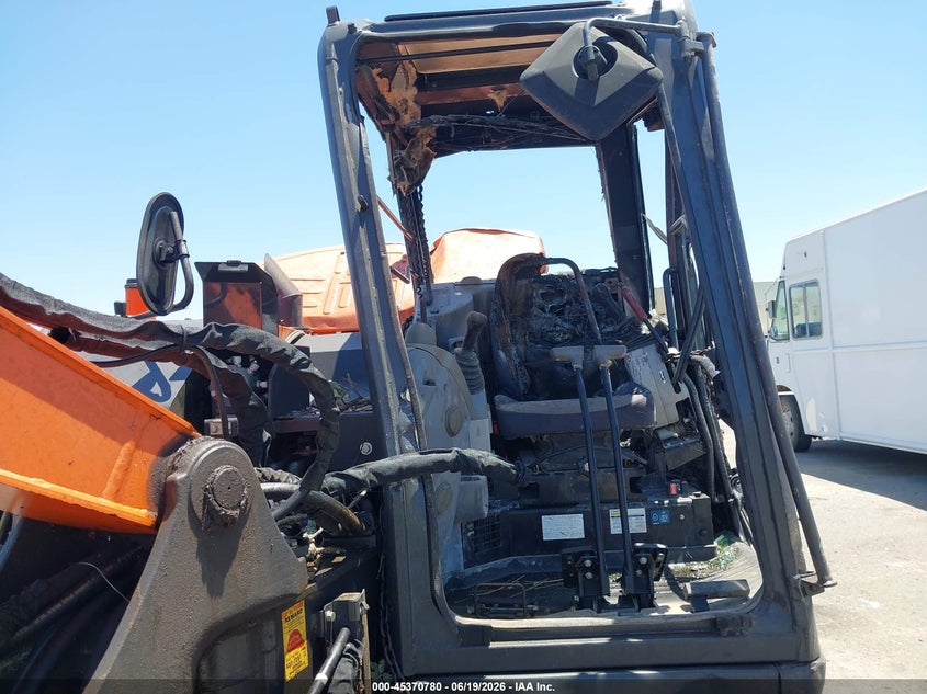 2019 Hitachi Zx85-5 compact excavator VIN HCMDEF60C00019233 IAAI salvage auction — Burn Engine, Bill Of Sale -  Non Motor Vehicle (California), sold $2,600 on 2026-07-22 (photo 6)