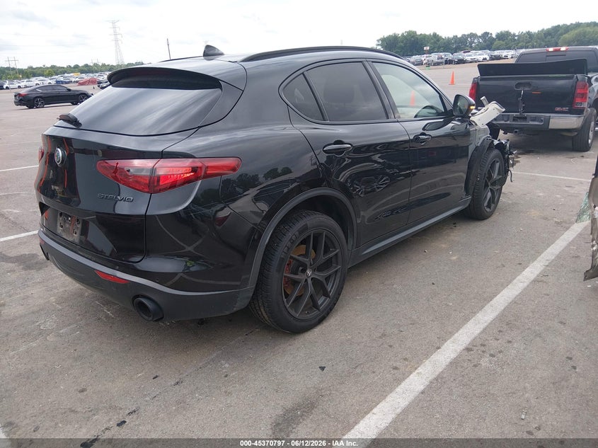 2020 Alfa romeo Stelvio VIN ZASPAJAN4L7C83534 IAAI salvage auction — RIGHT FRONT, Salvage Title, sold $7,300 on 2026-07-28 (photo 4)