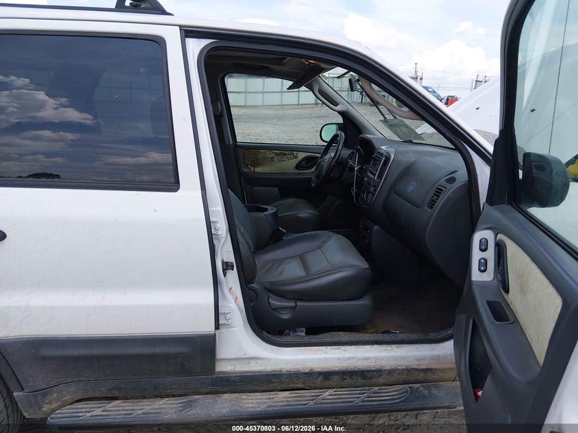 2004 Ford Escape VIN 1FMCU03114DA00296 IAAI salvage auction — NORMAL WEAR, Clear (Georgia), sold $275 on 2026-07-09 (photo 5)
